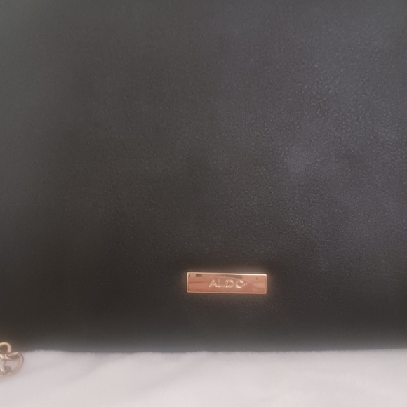 Crossbody - Picture 4 of 9